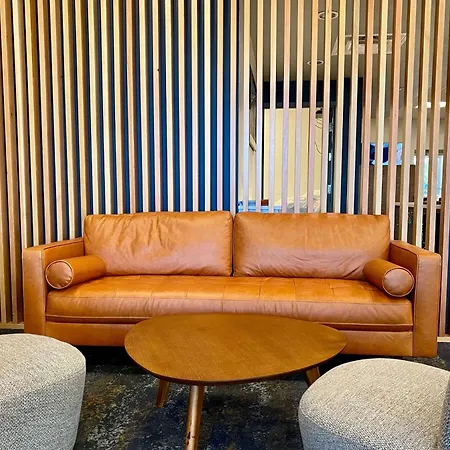 Howard Johnson By Wyndham Winnipeg West-2